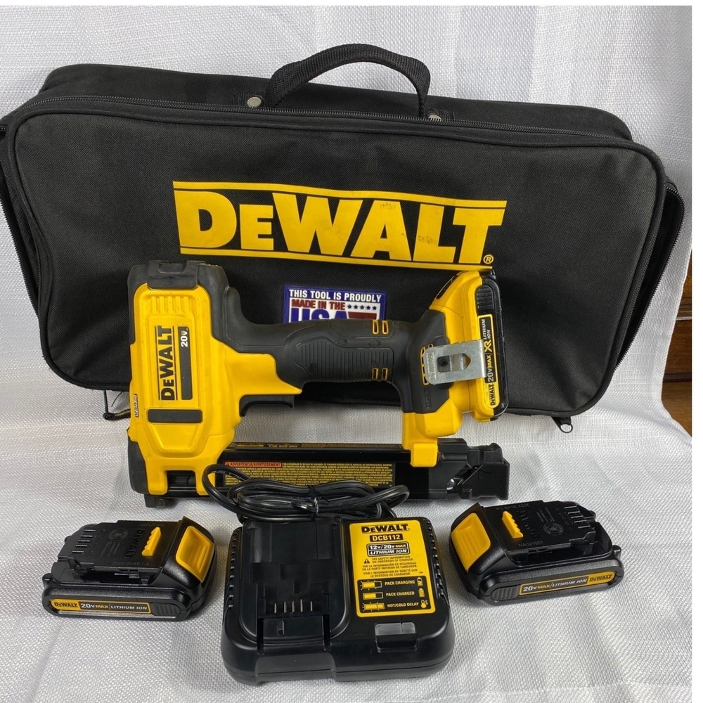 DeWalt DCN701 20V MAX Cordless Cable Stapler Kit 3 Batteries Charger Bag Staples